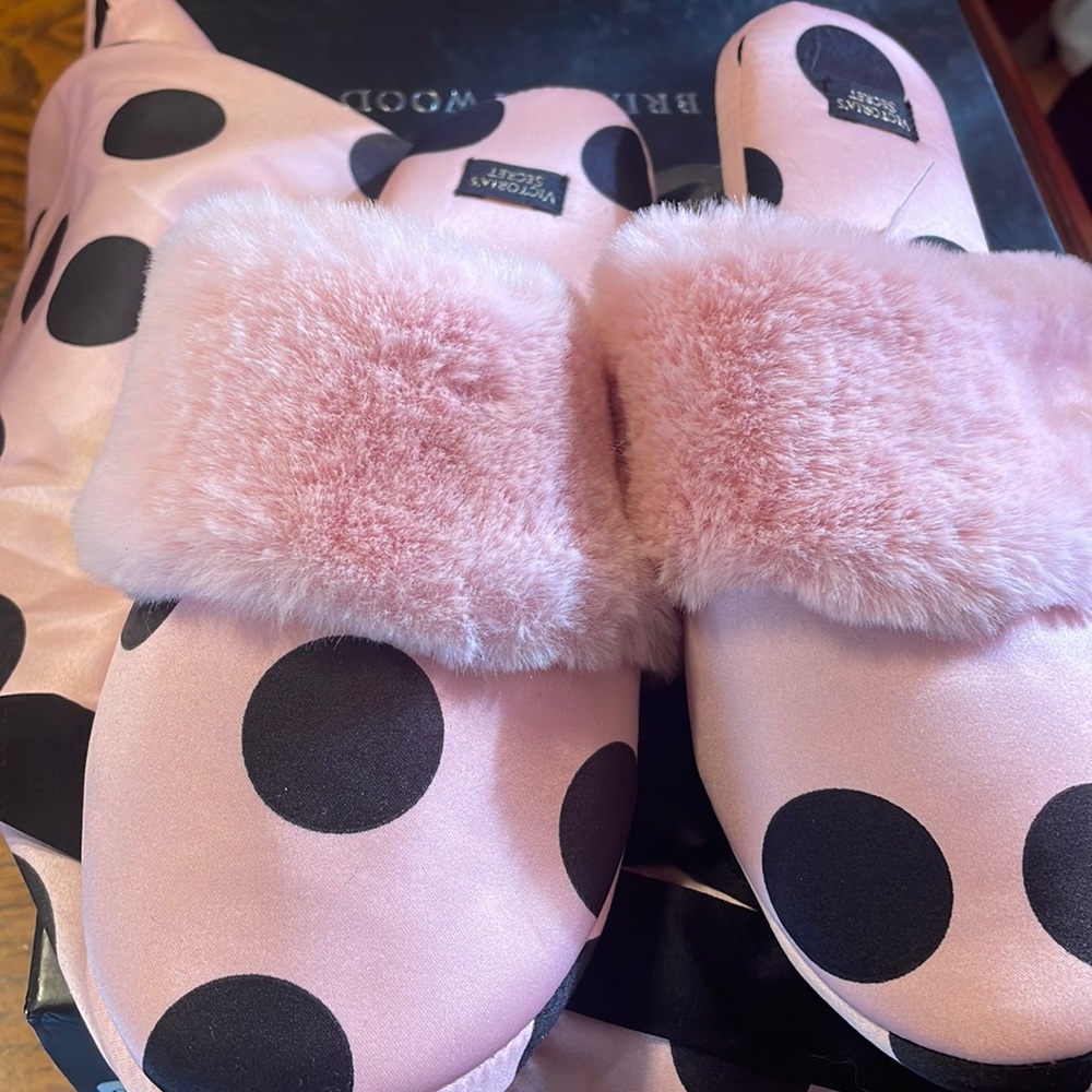 Victoria secret bed slippers Size Sm (5-6) NEW